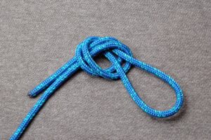 types of fishing knots - overhand knot